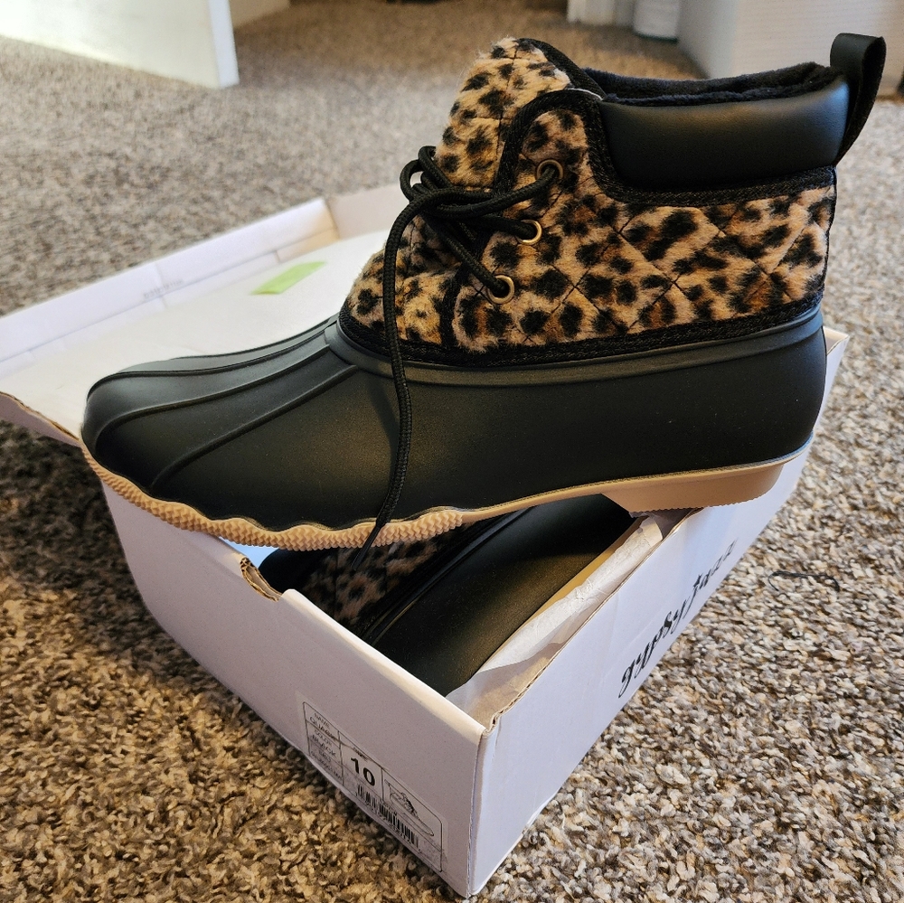 Leopard duck boots